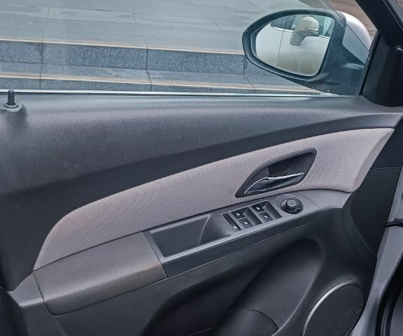 Серый Шевроле Круз, объемом двигателя 1.6 л и пробегом 146 тыс. км за 4700 $, фото 5 на Automoto.ua