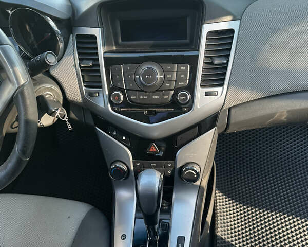 Серый Шевроле Круз, объемом двигателя 1.99 л и пробегом 196 тыс. км за 7200 $, фото 20 на Automoto.ua