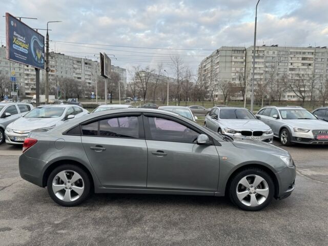 Сірий Шевроле Круз, об'ємом двигуна 1.6 л та пробігом 215 тис. км за 6999 $, фото 7 на Automoto.ua