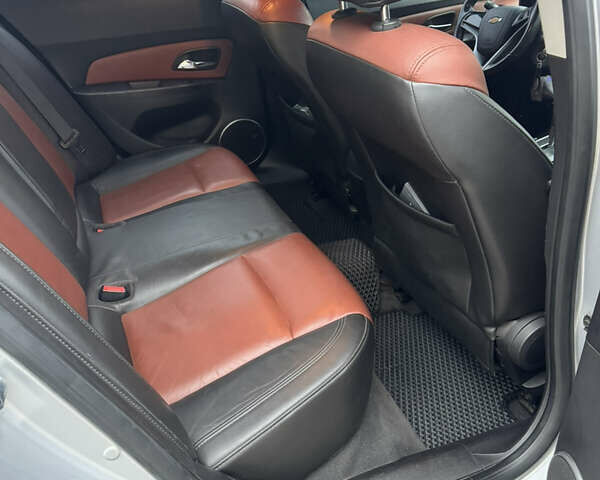 Сірий Шевроле Круз, об'ємом двигуна 1.6 л та пробігом 162 тис. км за 6500 $, фото 6 на Automoto.ua