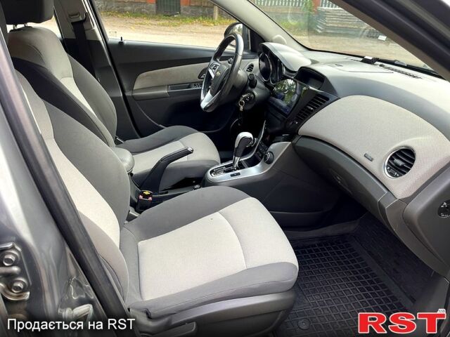 Серый Шевроле Круз, объемом двигателя 1.8 л и пробегом 177 тыс. км за 6950 $, фото 6 на Automoto.ua