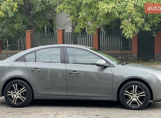 Серый Шевроле Круз, объемом двигателя 1.8 л и пробегом 177 тыс. км за 6650 $, фото 4 на Automoto.ua