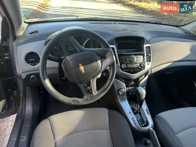 Серый Шевроле Круз, объемом двигателя 1.99 л и пробегом 196 тыс. км за 7200 $, фото 35 на Automoto.ua