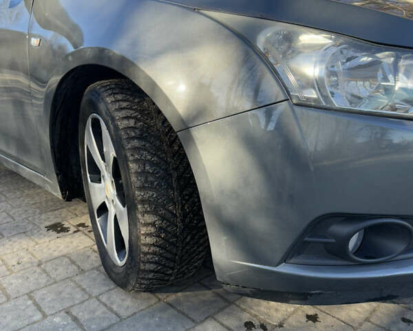 Серый Шевроле Круз, объемом двигателя 1.99 л и пробегом 196 тыс. км за 7200 $, фото 19 на Automoto.ua