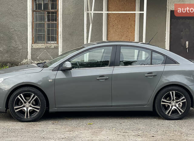 Серый Шевроле Круз, объемом двигателя 1.8 л и пробегом 177 тыс. км за 6650 $, фото 1 на Automoto.ua