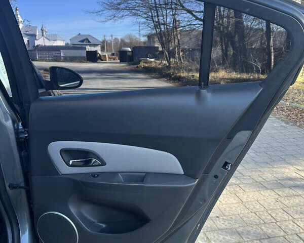 Серый Шевроле Круз, объемом двигателя 1.99 л и пробегом 196 тыс. км за 7200 $, фото 27 на Automoto.ua