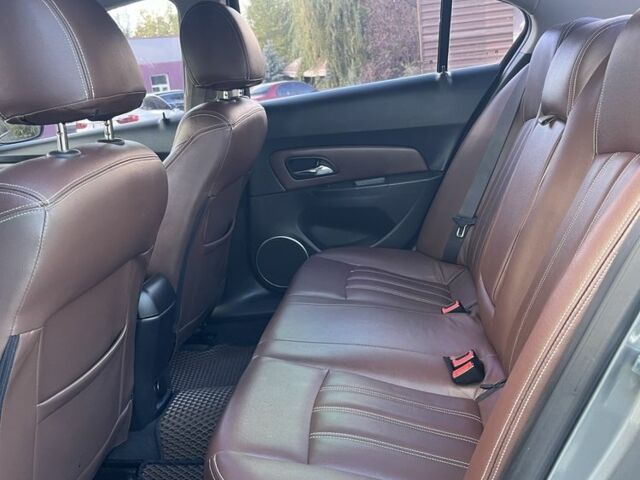 Серый Шевроле Круз, объемом двигателя 1.6 л и пробегом 210 тыс. км за 6400 $, фото 4 на Automoto.ua