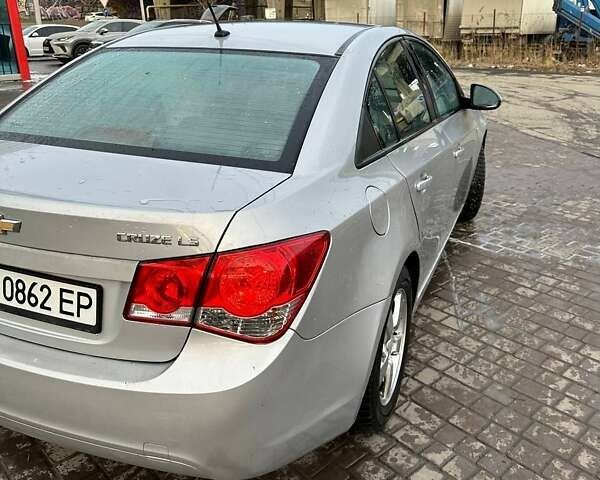 Серый Шевроле Круз, объемом двигателя 1.6 л и пробегом 174 тыс. км за 6700 $, фото 6 на Automoto.ua