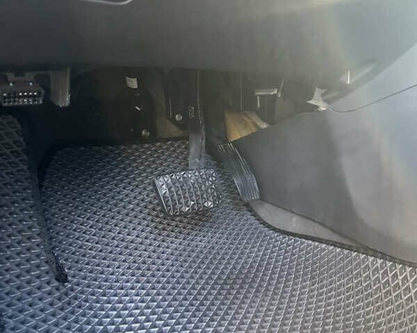 Серый Шевроле Круз, объемом двигателя 1.99 л и пробегом 196 тыс. км за 7200 $, фото 5 на Automoto.ua