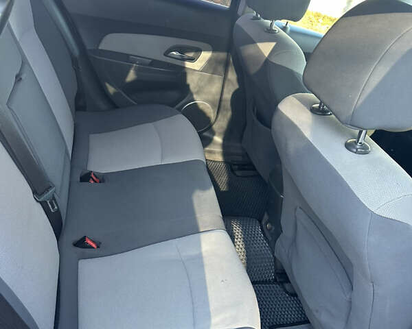 Серый Шевроле Круз, объемом двигателя 1.99 л и пробегом 196 тыс. км за 7200 $, фото 28 на Automoto.ua