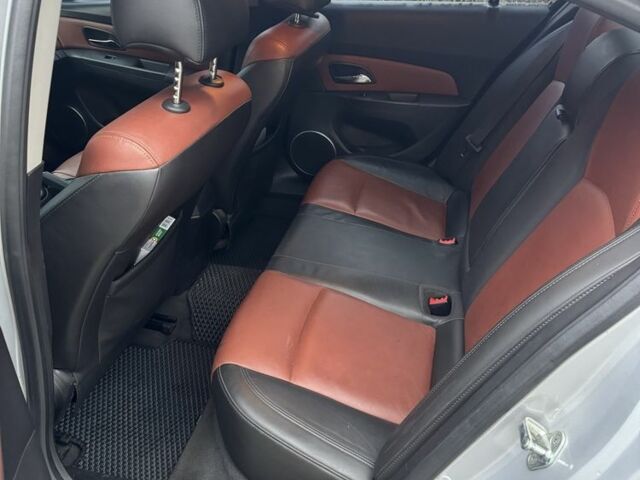 Серый Шевроле Круз, объемом двигателя 1.6 л и пробегом 162 тыс. км за 6300 $, фото 14 на Automoto.ua