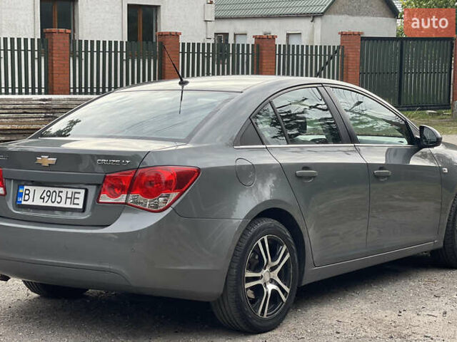 Серый Шевроле Круз, объемом двигателя 1.8 л и пробегом 177 тыс. км за 6650 $, фото 3 на Automoto.ua