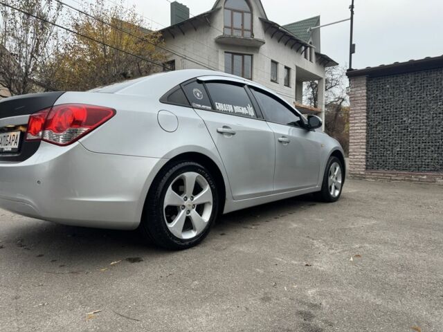 Серый Шевроле Круз, объемом двигателя 1.6 л и пробегом 162 тыс. км за 6300 $, фото 7 на Automoto.ua