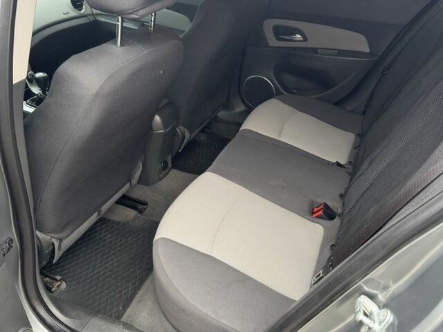 Серый Шевроле Круз, объемом двигателя 1.8 л и пробегом 3 тыс. км за 7000 $, фото 6 на Automoto.ua