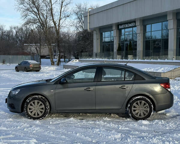 Серый Шевроле Круз, объемом двигателя 1.6 л и пробегом 156 тыс. км за 6500 $, фото 3 на Automoto.ua