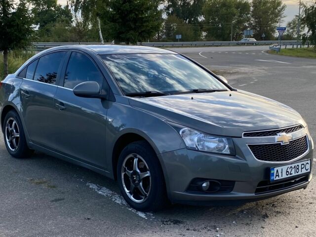 Серый Шевроле Круз, объемом двигателя 1.8 л и пробегом 192 тыс. км за 5700 $, фото 2 на Automoto.ua