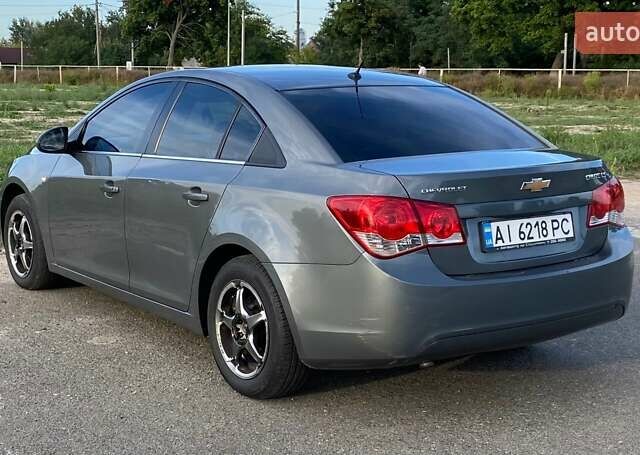 Серый Шевроле Круз, объемом двигателя 1.8 л и пробегом 192 тыс. км за 5700 $, фото 3 на Automoto.ua
