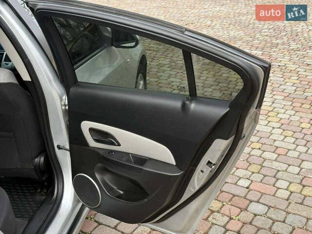 Серый Шевроле Круз, объемом двигателя 2 л и пробегом 154 тыс. км за 5950 $, фото 19 на Automoto.ua