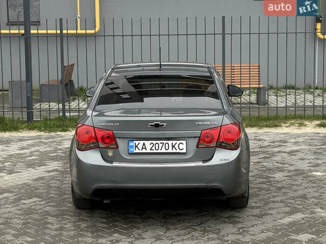 Серый Шевроле Круз, объемом двигателя 1.8 л и пробегом 290 тыс. км за 5795 $, фото 5 на Automoto.ua