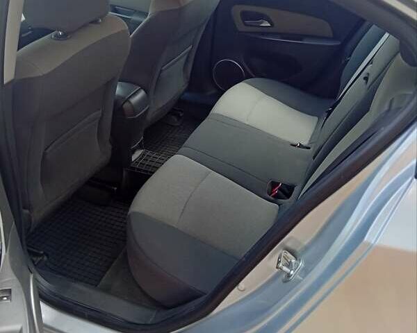 Серый Шевроле Круз, объемом двигателя 1.6 л и пробегом 259 тыс. км за 7000 $, фото 1 на Automoto.ua