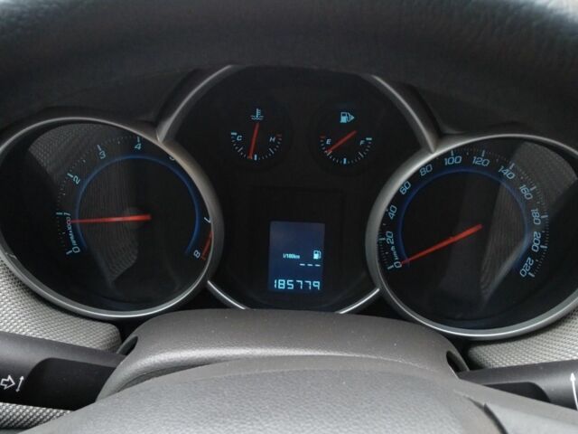 Сірий Шевроле Круз, об'ємом двигуна 1.8 л та пробігом 186 тис. км за 5600 $, фото 11 на Automoto.ua