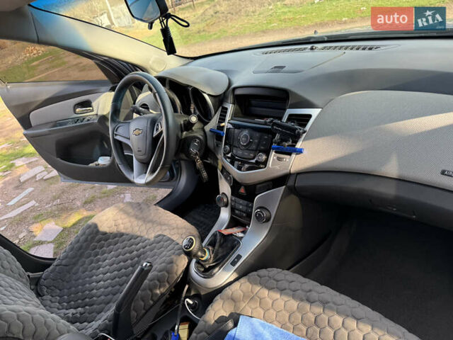 Серый Шевроле Круз, объемом двигателя 1.99 л и пробегом 208 тыс. км за 7800 $, фото 29 на Automoto.ua