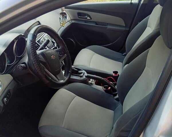 Серый Шевроле Круз, объемом двигателя 1.6 л и пробегом 259 тыс. км за 7000 $, фото 2 на Automoto.ua