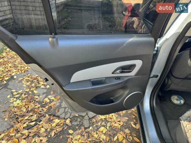 Серый Шевроле Круз, объемом двигателя 1.99 л и пробегом 208 тыс. км за 7800 $, фото 57 на Automoto.ua