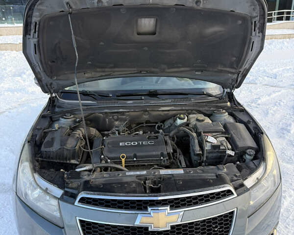 Серый Шевроле Круз, объемом двигателя 1.6 л и пробегом 156 тыс. км за 6500 $, фото 9 на Automoto.ua