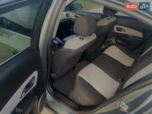 Серый Шевроле Круз, объемом двигателя 1.8 л и пробегом 192 тыс. км за 5700 $, фото 5 на Automoto.ua
