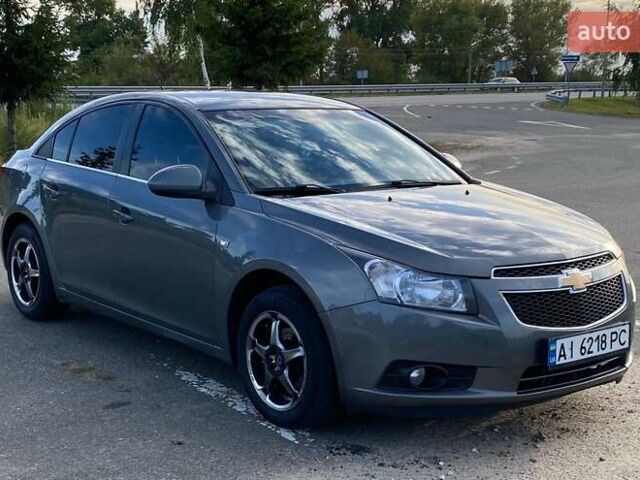 Серый Шевроле Круз, объемом двигателя 1.8 л и пробегом 192 тыс. км за 5700 $, фото 1 на Automoto.ua