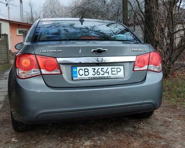 Серый Шевроле Круз, объемом двигателя 1.8 л и пробегом 239 тыс. км за 7500 $, фото 2 на Automoto.ua
