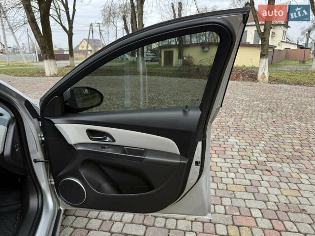 Серый Шевроле Круз, объемом двигателя 2 л и пробегом 154 тыс. км за 5950 $, фото 27 на Automoto.ua