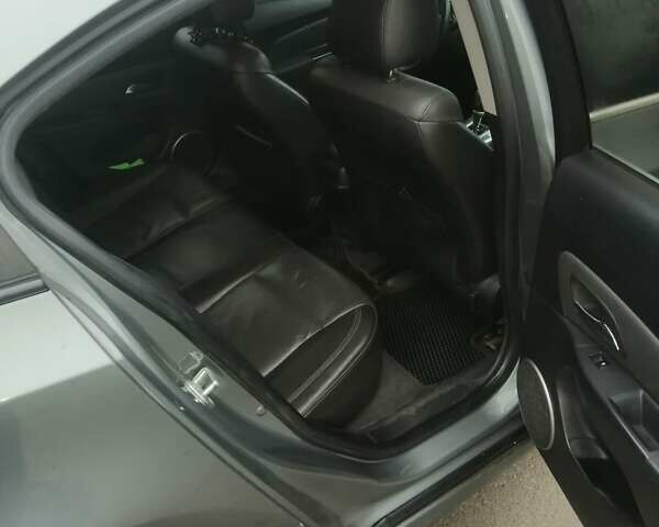 Серый Шевроле Круз, объемом двигателя 1.8 л и пробегом 204 тыс. км за 6300 $, фото 4 на Automoto.ua