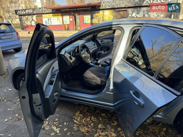 Серый Шевроле Круз, объемом двигателя 1.99 л и пробегом 208 тыс. км за 7800 $, фото 18 на Automoto.ua