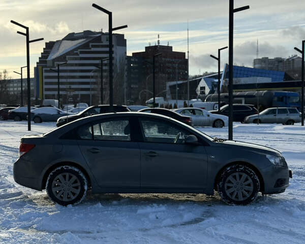 Серый Шевроле Круз, объемом двигателя 1.6 л и пробегом 156 тыс. км за 6500 $, фото 4 на Automoto.ua