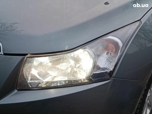 Серый Шевроле Круз, объемом двигателя 1.8 л и пробегом 221 тыс. км за 6690 $, фото 4 на Automoto.ua