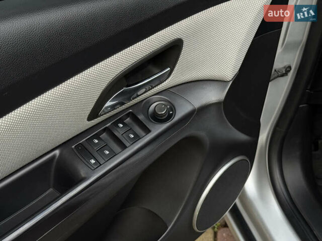 Серый Шевроле Круз, объемом двигателя 2 л и пробегом 154 тыс. км за 5950 $, фото 32 на Automoto.ua