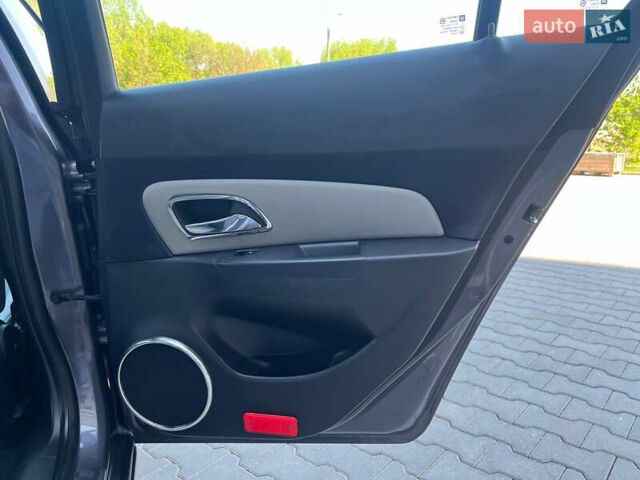 Серый Шевроле Круз, объемом двигателя 1.8 л и пробегом 168 тыс. км за 7400 $, фото 30 на Automoto.ua