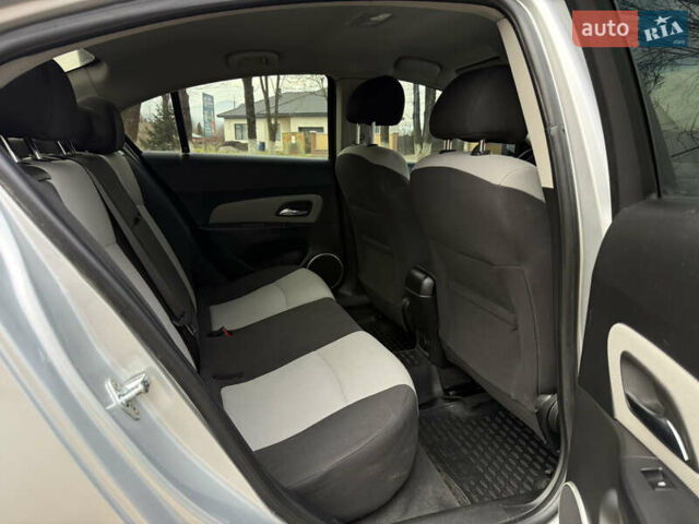 Серый Шевроле Круз, объемом двигателя 2 л и пробегом 154 тыс. км за 5950 $, фото 20 на Automoto.ua