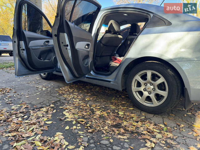 Серый Шевроле Круз, объемом двигателя 1.99 л и пробегом 208 тыс. км за 7800 $, фото 14 на Automoto.ua