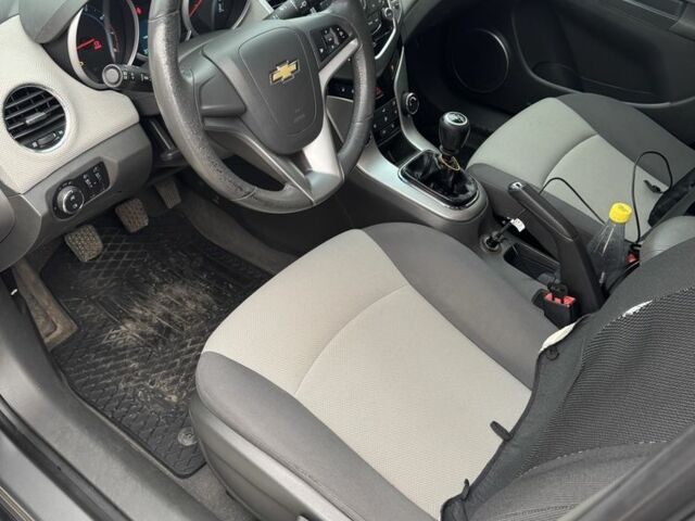 Серый Шевроле Круз, объемом двигателя 1.8 л и пробегом 3 тыс. км за 7000 $, фото 4 на Automoto.ua