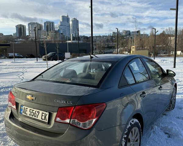 Серый Шевроле Круз, объемом двигателя 1.6 л и пробегом 156 тыс. км за 6500 $, фото 5 на Automoto.ua