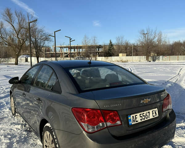 Серый Шевроле Круз, объемом двигателя 1.6 л и пробегом 156 тыс. км за 6500 $, фото 6 на Automoto.ua