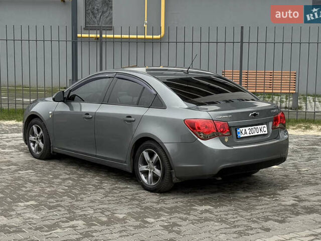 Серый Шевроле Круз, объемом двигателя 1.8 л и пробегом 290 тыс. км за 5795 $, фото 6 на Automoto.ua