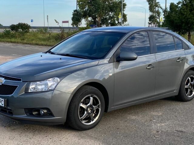 Серый Шевроле Круз, объемом двигателя 1.8 л и пробегом 192 тыс. км за 5700 $, фото 1 на Automoto.ua