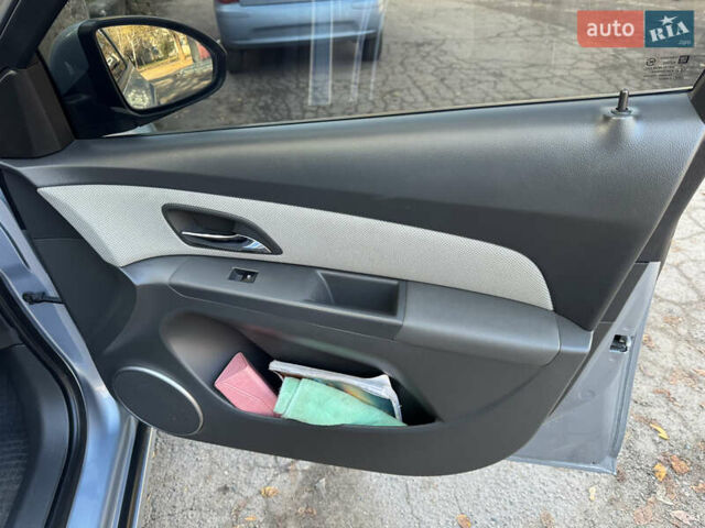 Серый Шевроле Круз, объемом двигателя 1.99 л и пробегом 208 тыс. км за 7800 $, фото 55 на Automoto.ua