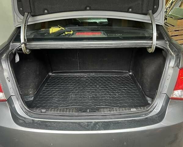 Серый Шевроле Круз, объемом двигателя 1.8 л и пробегом 258 тыс. км за 6000 $, фото 10 на Automoto.ua