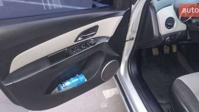 Сірий Шевроле Круз, об'ємом двигуна 1.8 л та пробігом 245 тис. км за 5400 $, фото 13 на Automoto.ua
