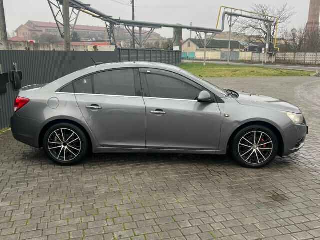 Серый Шевроле Круз, объемом двигателя 1.8 л и пробегом 258 тыс. км за 6000 $, фото 4 на Automoto.ua